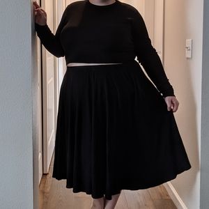 Matching set black skirt and crop top - pockets!